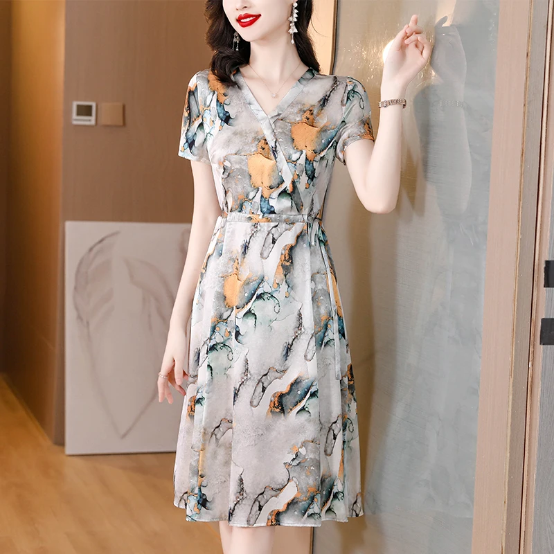 Temperament New Water Ink Lace-up Women Dress Summer Print V-Neck Women's Dress A-Line High Waist Slimming Mid Length Dresses
Temperament New Water Ink Lace-up Women Dress Summer Print V-Neck Women's Dress A-Line High Waist Slimming Mid Length Dresses