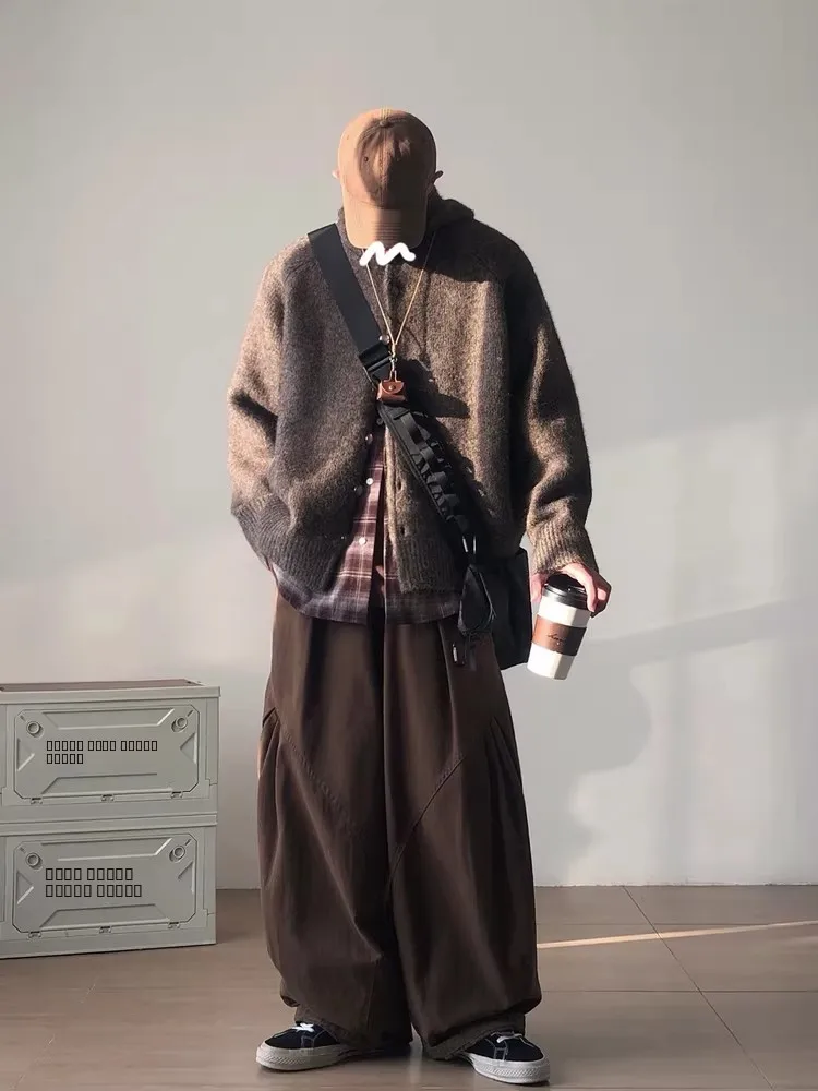 Мужской вязаный кардиган-худи RICHMAN в винтажном японском стиле, кофейного цвета, свободного кроя, для повседневной носки, зимняя верхняя одежда
Мужской вязаный кардиган-худи RICHMAN в винтажном японском стиле, кофейного цвета, свободного кроя, для повседневной носки, зимняя верхняя одежда