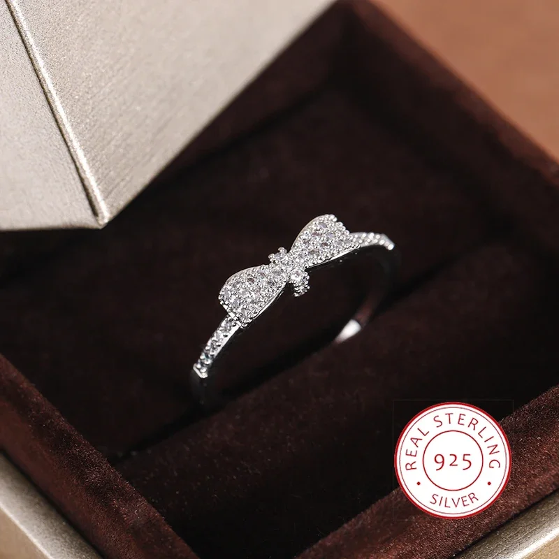 New Exquisite White Zirconia Bow Ring Sweet and Simple Party Birthday Gift 925 Stamp Fashion Jewelry Wholesale Wedding Ring
New Exquisite White Zirconia Bow Ring Sweet and Simple Party Birthday Gift 925 Stamp Fashion Jewelry Wholesale Wedding Ring