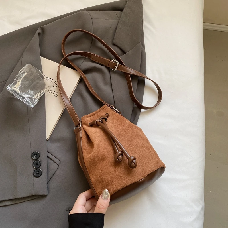 Summer High-End Niche Mobile Phone Bag Women's Fashionable Versatile Drawstring Shoulder Crossbody Bag
Summer High-End Niche Mobile Phone Bag Women's Fashionable Versatile Drawstring Shoulder Crossbody Bag