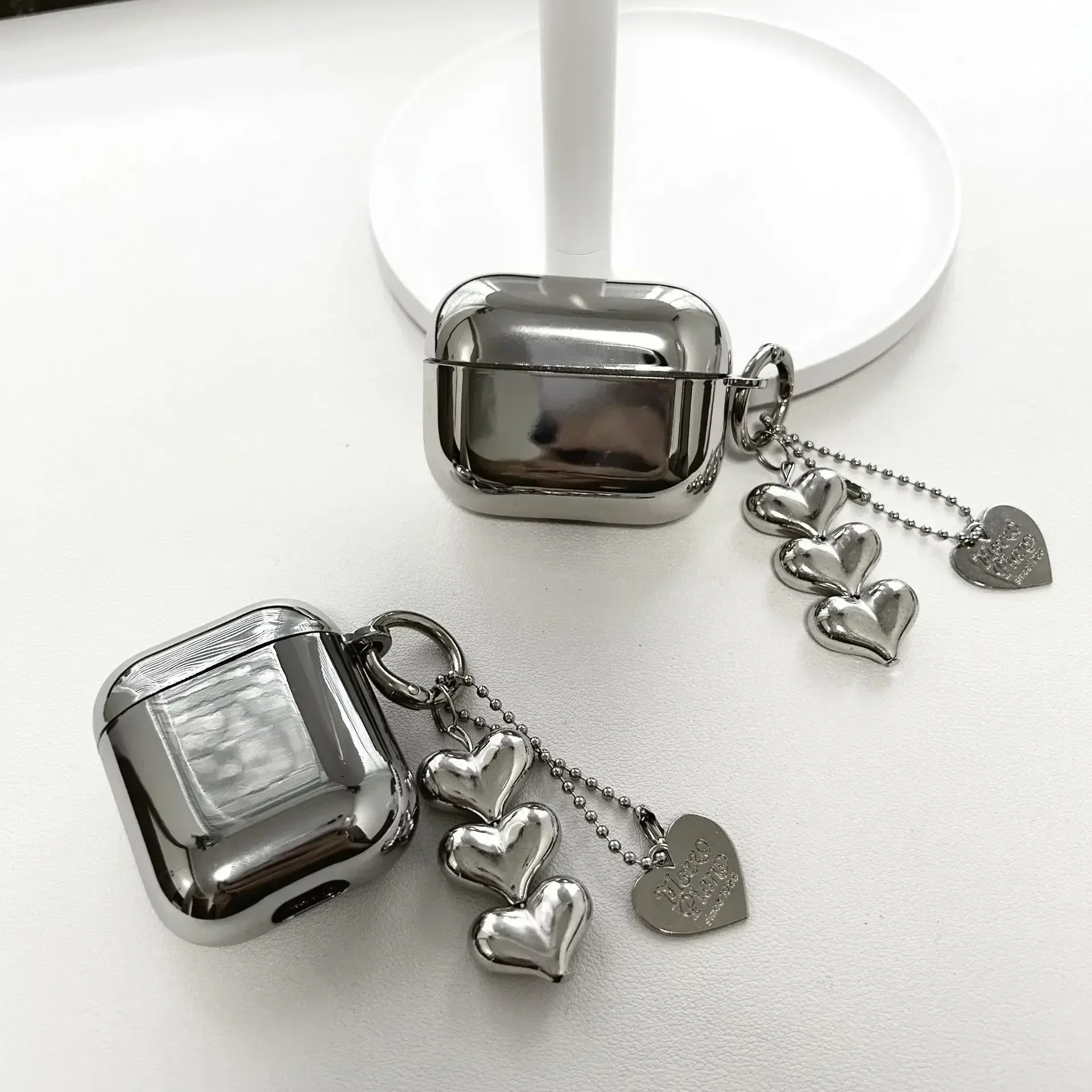 For Apple Airpods Pro2 Case Luxury Electroplated Silver Earphone Box for AirPods 1 2 3 Cover Simple Abstract Heart Keyring Shell
For Apple Airpods Pro2 Case Luxury Electroplated Silver Earphone Box for AirPods 1 2 3 Cover Simple Abstract Heart Keyring Shell