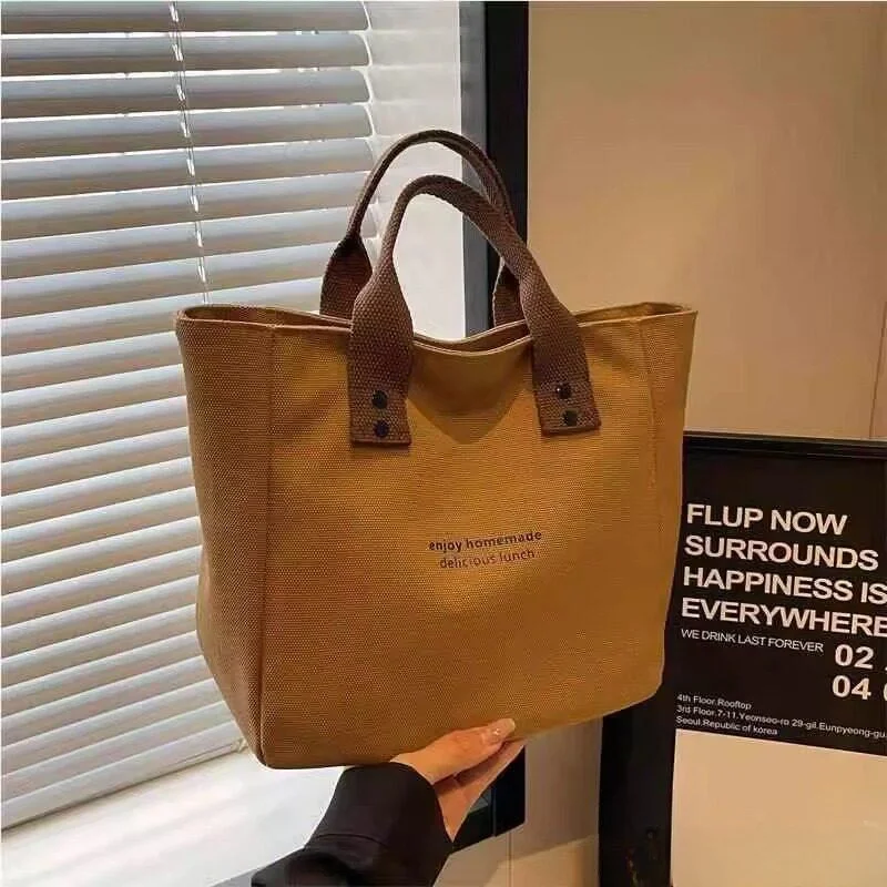 Портативная японская сумка-ланчбокс в стиле бенто, простая, модная, с цветными блоками, из холщовой ткани, для работы и переноски обедов на природе.
Портативная японская сумка-ланчбокс в стиле бенто, простая, модная, с цветными блоками, из холщовой ткани, для работы и переноски обедов на природе.