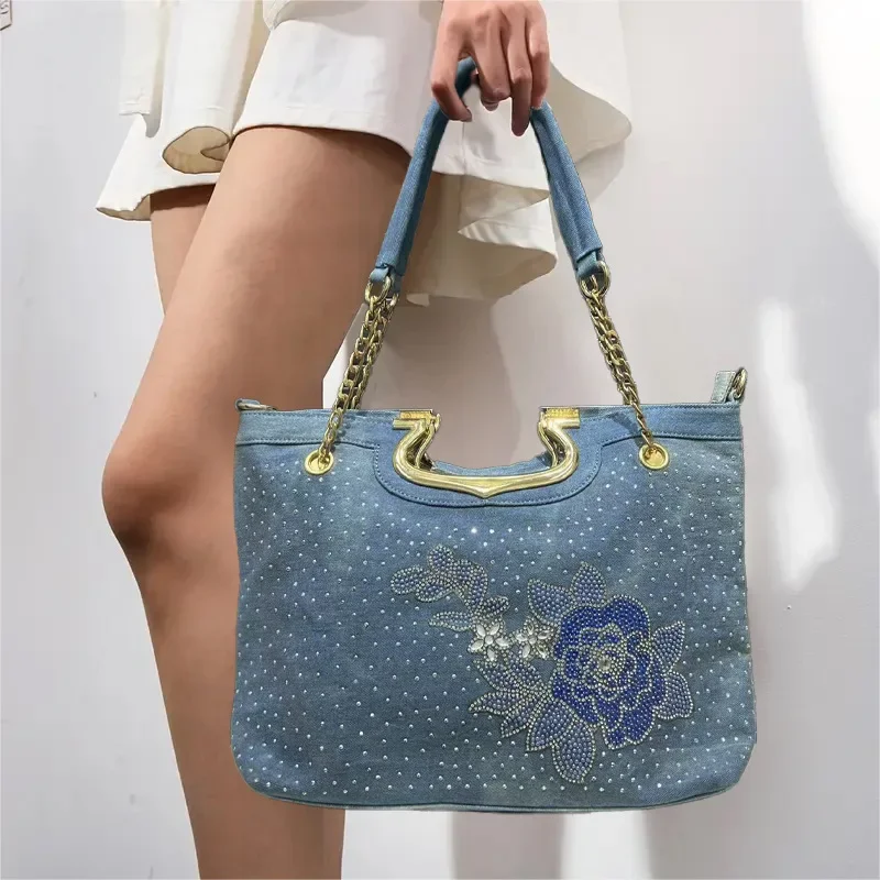 Ladies' fashionable and elegant diamond floral shoulder bag with large capacity and personalized floral sparkling handbag
Ladies' fashionable and elegant diamond floral shoulder bag with large capacity and personalized floral sparkling handbag