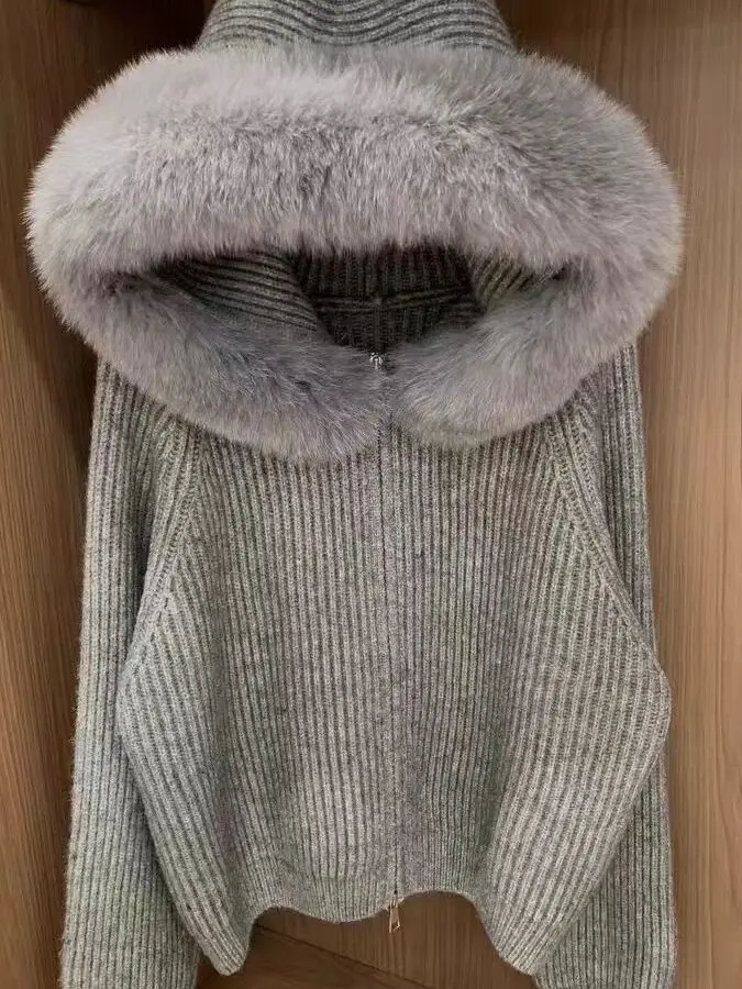 Korean Style Hooded Zipper Lazy Rich Girl Style Knitted Sweater Coat Large Fur Collar Autumn Winter Long Sleeve Soft Fabric
Korean Style Hooded Zipper Lazy Rich Girl Style Knitted Sweater Coat Large Fur Collar Autumn Winter Long Sleeve Soft Fabric