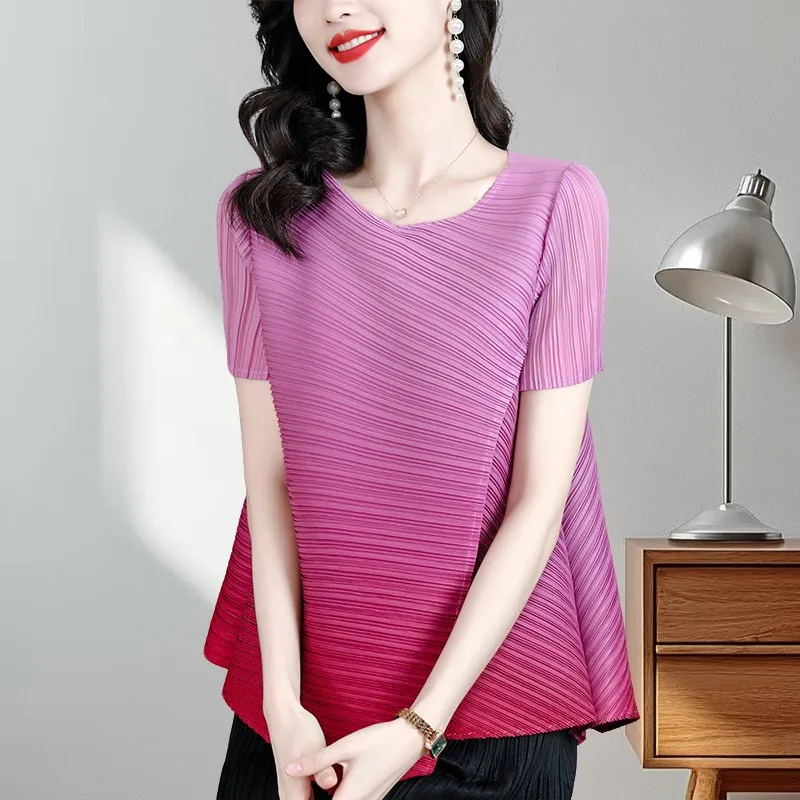 Miyake T-shirt New Summer Models Irregular Loose Big Yards Stretch Short-sleeved Tops Simple Gradient Colour Commuter Clothing
Miyake T-shirt New Summer Models Irregular Loose Big Yards Stretch Short-sleeved Tops Simple Gradient Colour Commuter Clothing