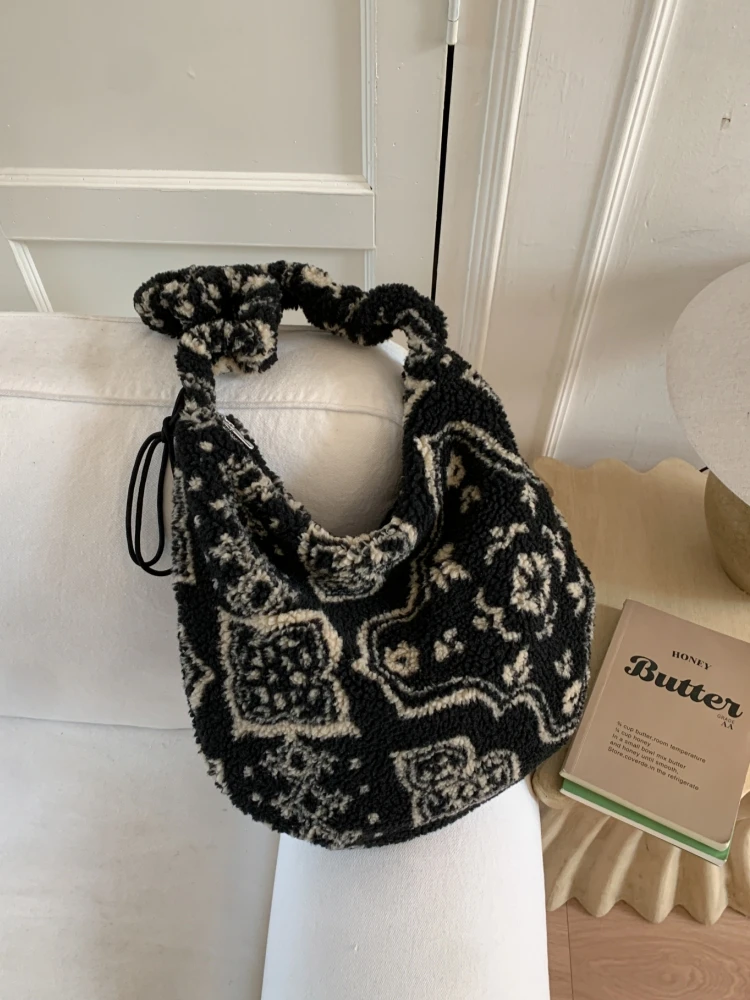 Осенне-зимняя сумка через плечо Plu, большая сумка Capaci, простая сумка на одно плечо, большая сумка, повседневная мягкая ручка с принтом
Осенне-зимняя сумка через плечо Plu, большая сумка Capaci, простая сумка на одно плечо, большая сумка, повседневная мягкая ручка с принтом