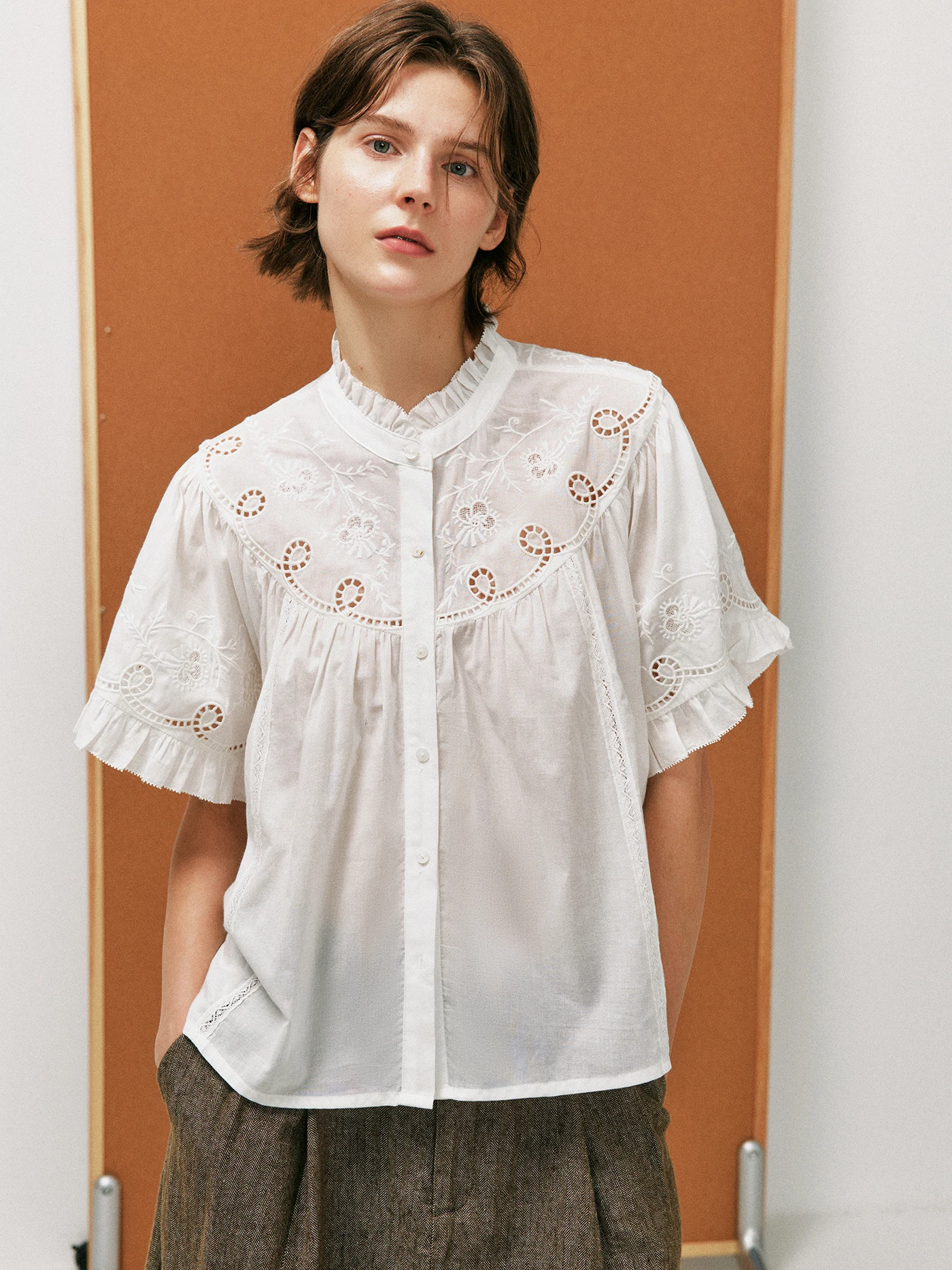 Classical Edward 100 High Count Thin Cotton Embroidered Shirt Lace Collar Hollow out Floral Design Breathable Loose Fit Women...
Classical Edward 100 High Count Thin Cotton Embroidered Shirt Lace Collar Hollow out Floral Design Breathable Loose Fit Women...