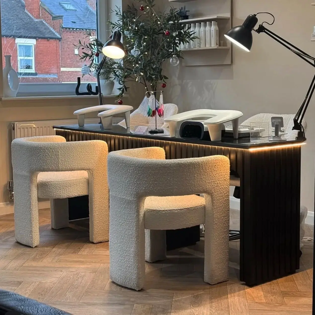 Beauty Luxury Nail Table Set For Beauty Salon Manicure Desk With Chair Set Salon Furniture With High Quality
Beauty Luxury Nail Table Set For Beauty Salon Manicure Desk With Chair Set Salon Furniture With High Quality