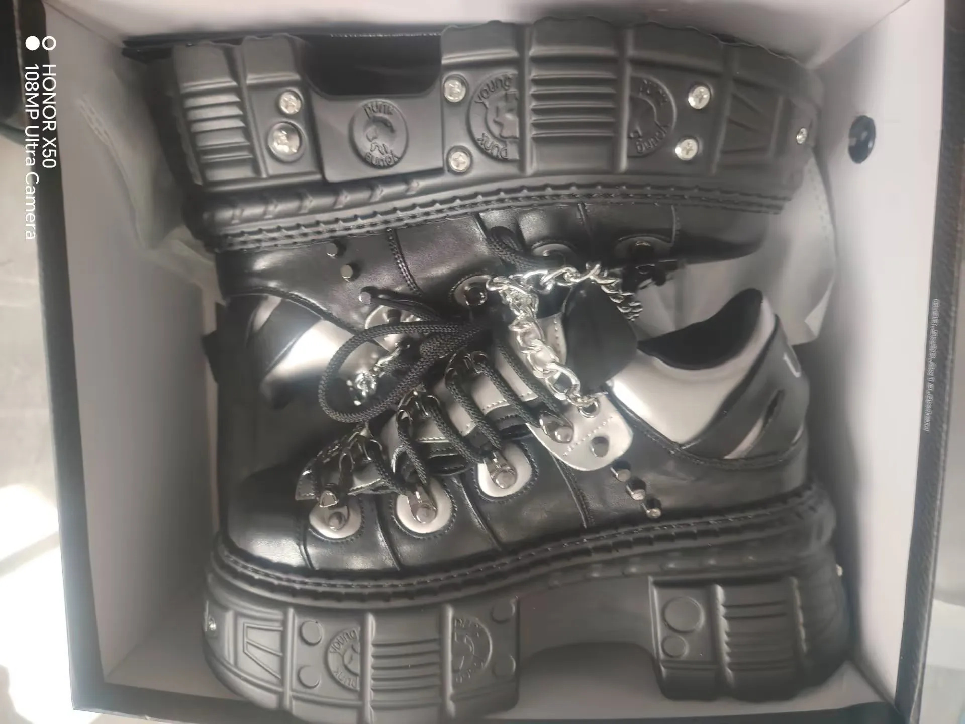 2025 Vintage Tank Sole Metal Rivets Fashion Dark Punk Muffin Street Shot Men's Trendy Thick Sole Dad Shoes
2025 Vintage Tank Sole Metal Rivets Fashion Dark Punk Muffin Street Shot Men's Trendy Thick Sole Dad Shoes