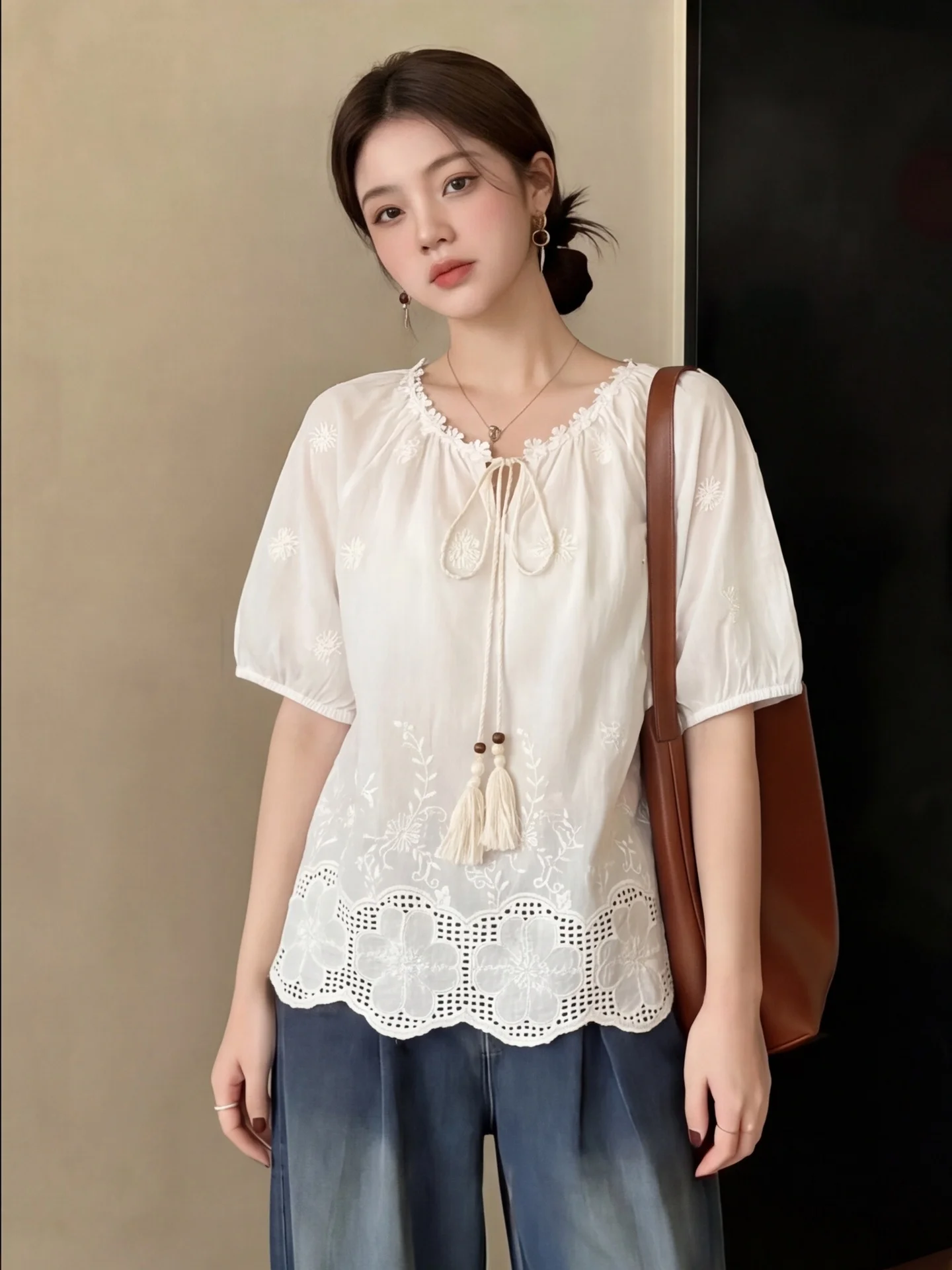 French Style Embroidered Hollow out Short Sleeve Shirt Women Summer Design Sense Tie Blouse Belly Cover Cold Shoulder Special...
French Style Embroidered Hollow out Short Sleeve Shirt Women Summer Design Sense Tie Blouse Belly Cover Cold Shoulder Special...
