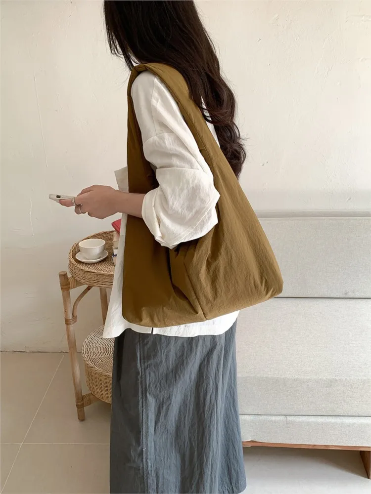 Korean Versatile Nylon Shoulder Bags Women 2024 New Fashion Large Capacity Underarm Bag Trend Simple Casual Tote Bag Handbags
Korean Versatile Nylon Shoulder Bags Women 2024 New Fashion Large Capacity Underarm Bag Trend Simple Casual Tote Bag Handbags