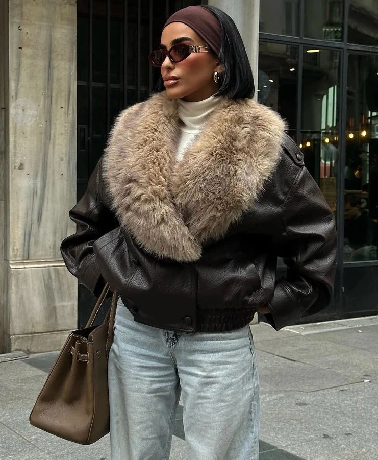 Vintage Women Faux Fur Patchwork Leather Jacket Fashion Female Detachable Fur Collar Double Breasted Winter Warm Street Coat
Vintage Women Faux Fur Patchwork Leather Jacket Fashion Female Detachable Fur Collar Double Breasted Winter Warm Street Coat