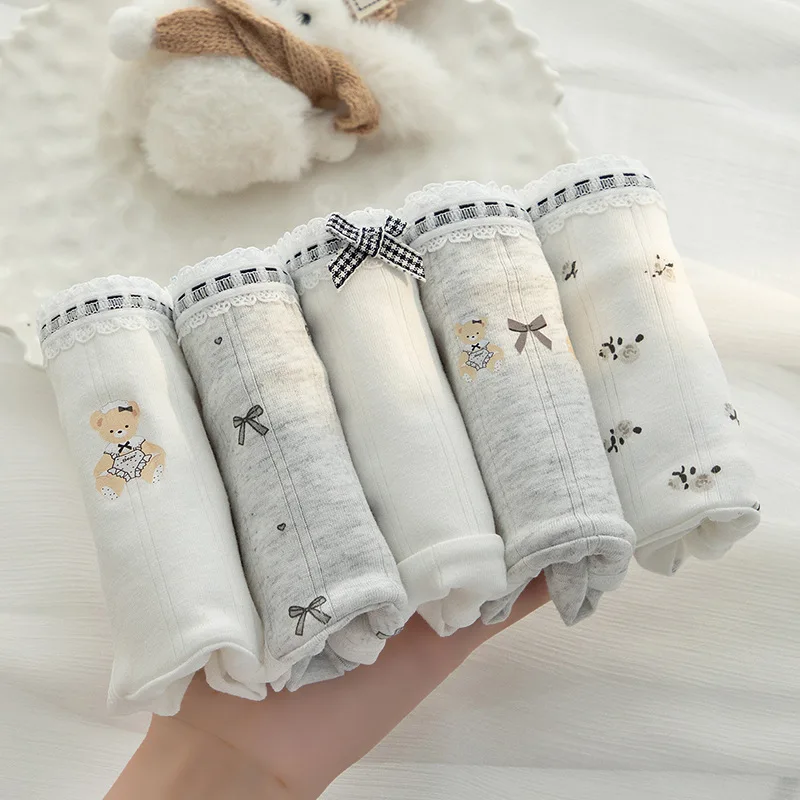 SP & CITY милое нижнее белье с мультяшным медведем для женщин, милые хлопковые трусики со средней талией и кружевом с бантом, студенческие мягкие дышащие повседневные трусы
SP & CITY милое нижнее белье с мультяшным медведем для женщин, милые хлопковые трусики со средней талией и кружевом с бантом, студенческие мягкие дышащие повседневные трусы