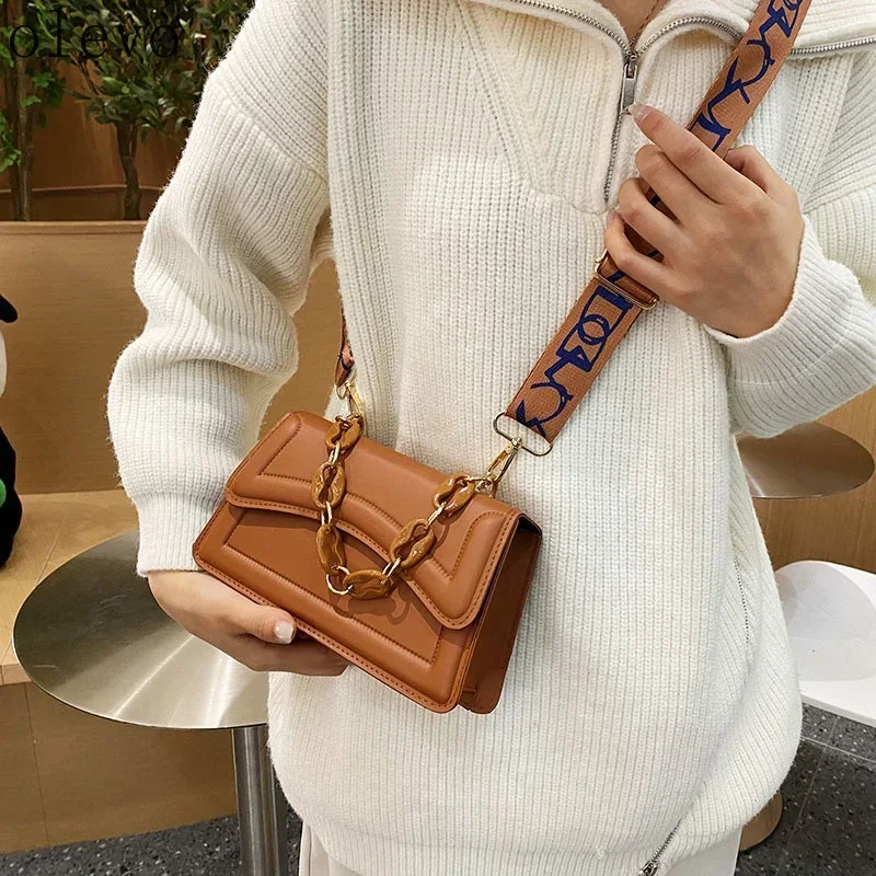 Minimalist Personalized Acrylic Chain Handheld Bag | New Women's Fashion Shoulder Crossbody Small Square Bag
Minimalist Personalized Acrylic Chain Handheld Bag | New Women's Fashion Shoulder Crossbody Small Square Bag