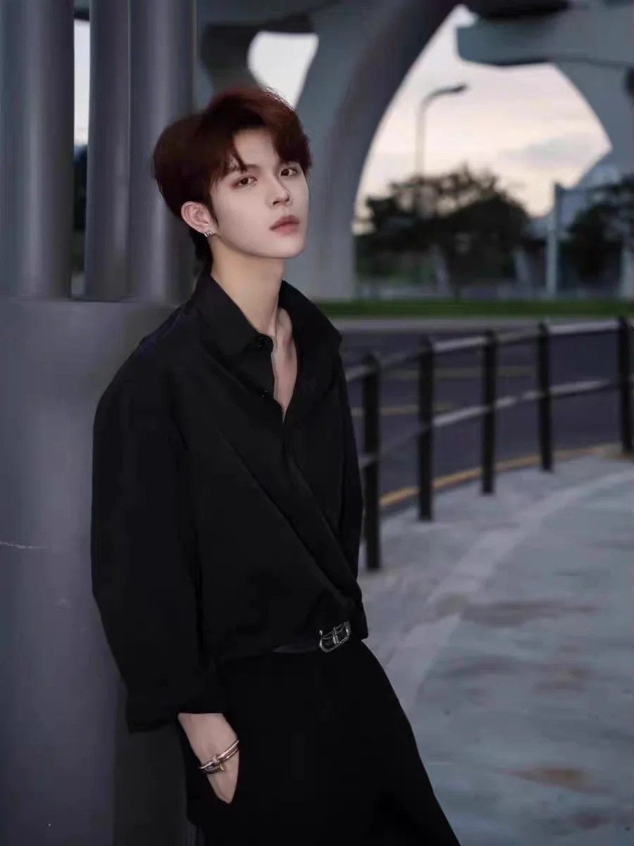 Naples Black Long Sleeve Men's Shirt Drapey Inner Wear Casual Style Polyester Fiber Spring Summer Fashion Trend Youth
Naples Black Long Sleeve Men's Shirt Drapey Inner Wear Casual Style Polyester Fiber Spring Summer Fashion Trend Youth