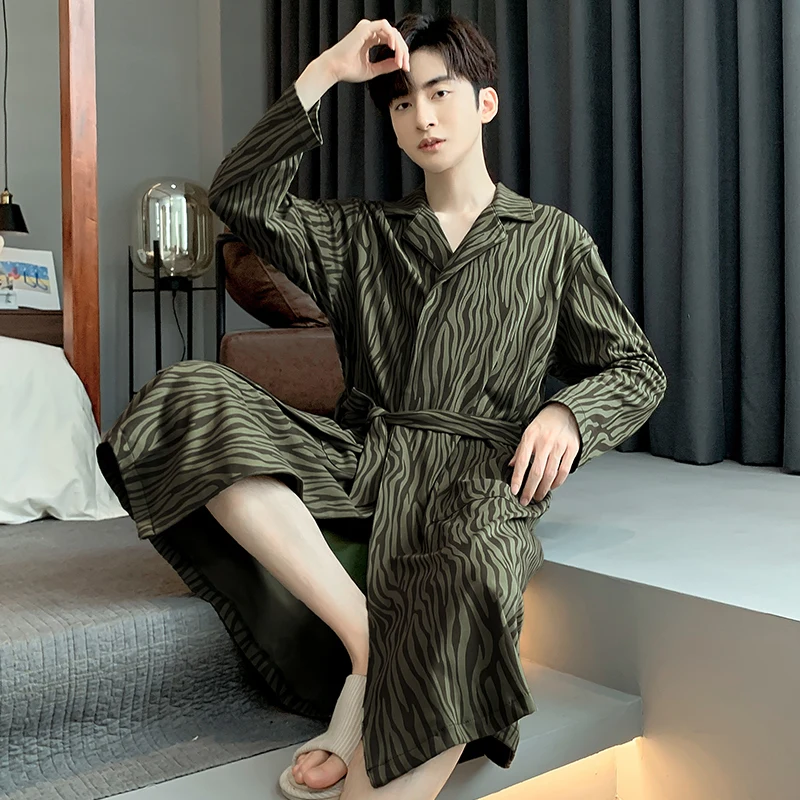 Осенний халат для мужчин, мягкие хлопковые топы для сна, кимоно, халаты для мужчин, модные халаты с принтом, длинный банный халат, халат невесты, халат
Осенний халат для мужчин, мягкие хлопковые топы для сна, кимоно, халаты для мужчин, модные халаты с принтом, длинный банный халат, халат невесты, халат