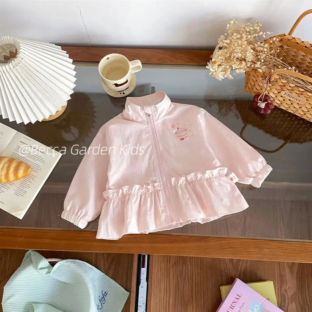 Girls Cartoon Print Stand Collar Jacket Spring Autumn New Style Children's Ruffle Trim Sweet Coat for Kids
Girls Cartoon Print Stand Collar Jacket Spring Autumn New Style Children's Ruffle Trim Sweet Coat for Kids
