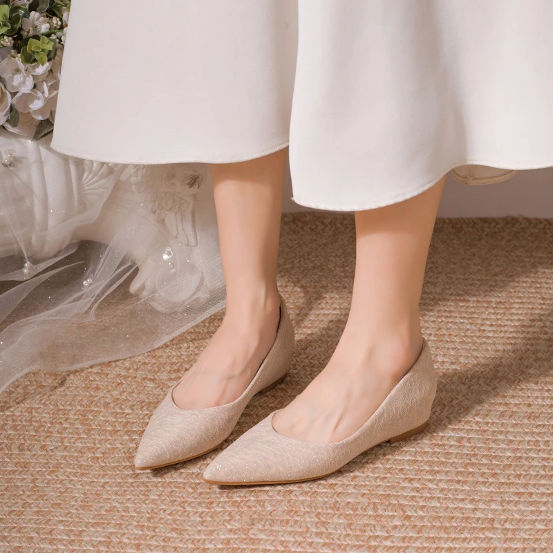 Невидимые энергетические удлиняющие одиночные туфли, осенние новые туфли с острым носком, неглубоким носком и блестками, мягкая подошва, нескользящие туфли на плоской подошве
Невидимые энергетические удлиняющие одиночные туфли, осенние новые туфли с острым носком, неглубоким носком и блестками, мягкая подошва, нескользящие туфли на плоской подошве