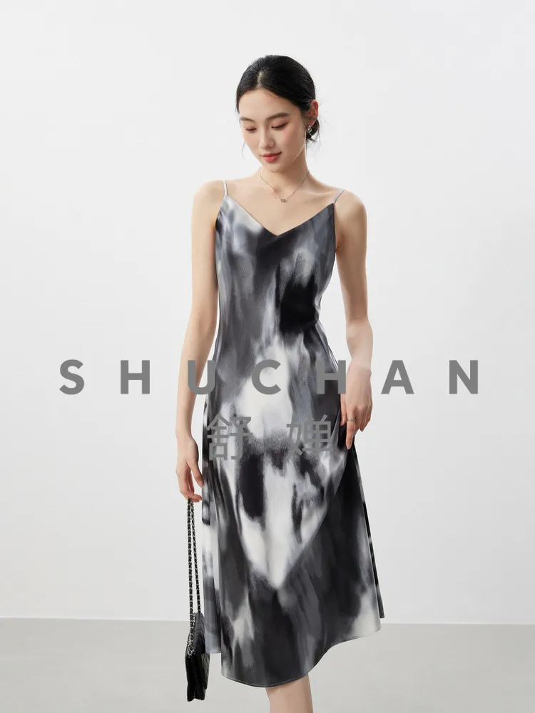 Ink Dyed Flower Shadow French Romantic Elastic Mulberry Silk Printed V-Neck Suspender Skirt 26 Summer New
Ink Dyed Flower Shadow French Romantic Elastic Mulberry Silk Printed V-Neck Suspender Skirt 26 Summer New