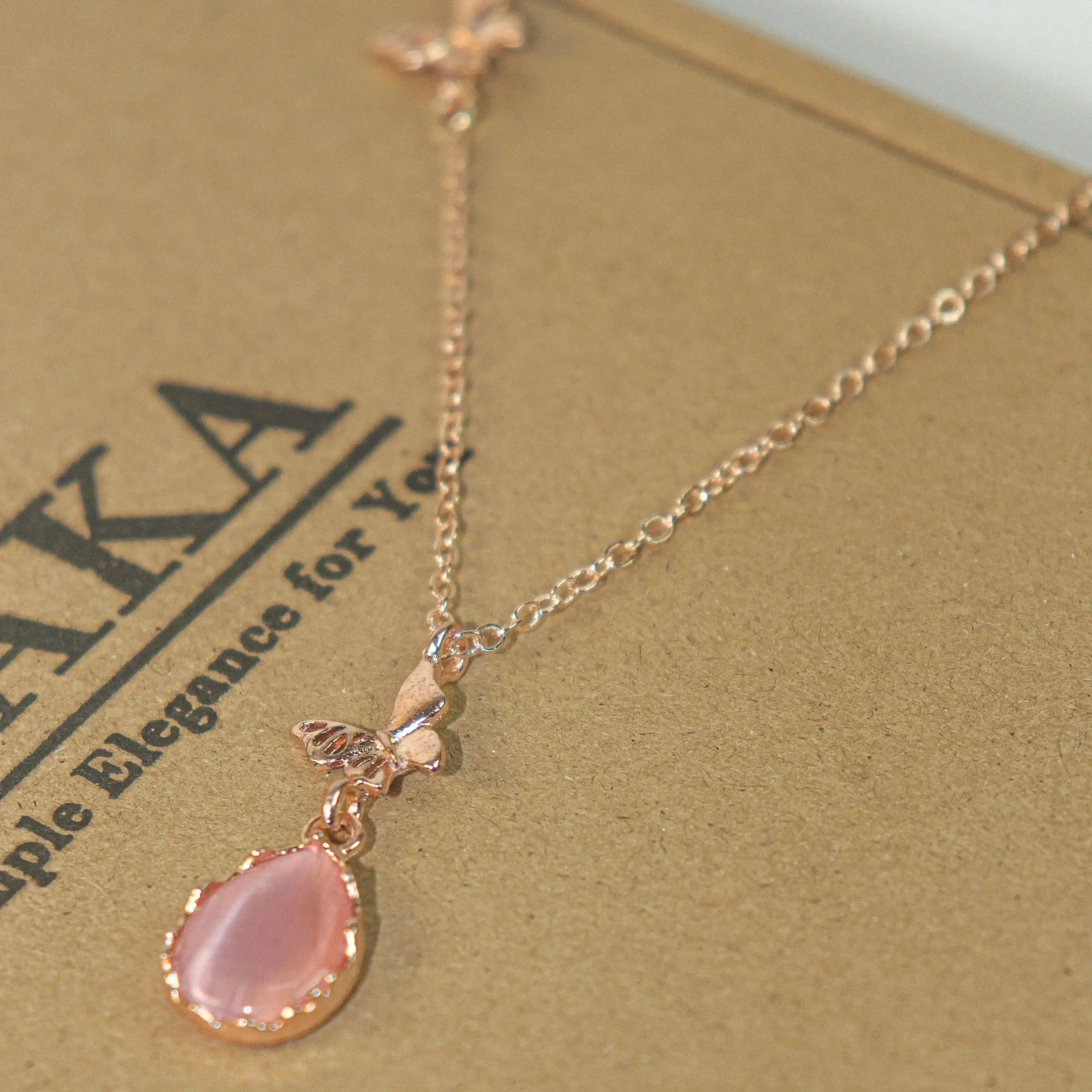 Daytime Jadeite Butterfly Knot Necklace for Women Small Luxury Simple Versatile Pink Crystal Peach Blossom Clavicle Chain
Daytime Jadeite Butterfly Knot Necklace for Women Small Luxury Simple Versatile Pink Crystal Peach Blossom Clavicle Chain