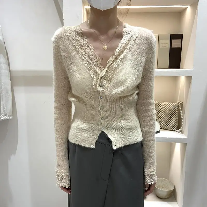 Свободный вязаный кардиган с V-образным вырезом и кружевом, женский, в корейском стиле, новинка осенней коллекции, для повседневной носки
Свободный вязаный кардиган с V-образным вырезом и кружевом, женский, в корейском стиле, новинка осенней коллекции, для повседневной носки