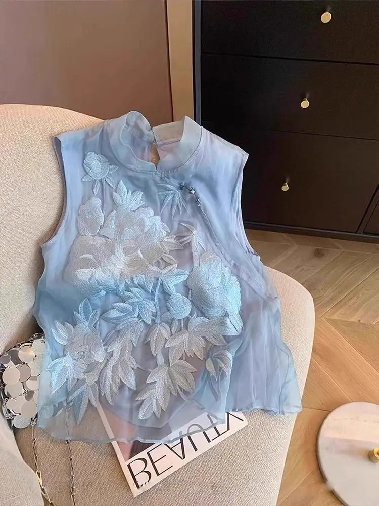 New Chinese Style Sleeveless Top for Women Heavy Embroidery Vintage Stand Collar Vest 2025 Summer Vintage Blue Tank Top
New Chinese Style Sleeveless Top for Women Heavy Embroidery Vintage Stand Collar Vest 2025 Summer Vintage Blue Tank Top