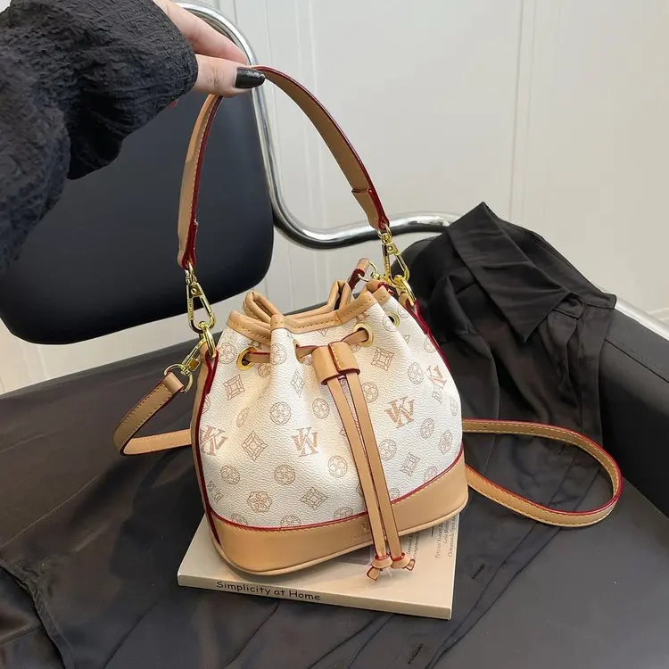 Classic Stylish Tote Bag And Best Fashionable Diaper Bags For Women Elegant Leather Messenger Bag Simple
Classic Stylish Tote Bag And Best Fashionable Diaper Bags For Women Elegant Leather Messenger Bag Simple