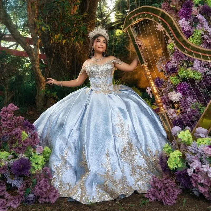 Customized Shiny baby blue Quinceanera Dresses Off the Shoulder sequin applique layering Vestido De 15 Quinceanera
Customized Shiny baby blue Quinceanera Dresses Off the Shoulder sequin applique layering Vestido De 15 Quinceanera