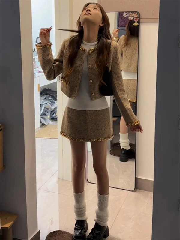 Style Two-Piece Set with Chunky Tweed Sequins Long Sleeve Women's Autumn Winter Fashion Bundle Skirt High Waist
Style Two-Piece Set with Chunky Tweed Sequins Long Sleeve Women's Autumn Winter Fashion Bundle Skirt High Waist