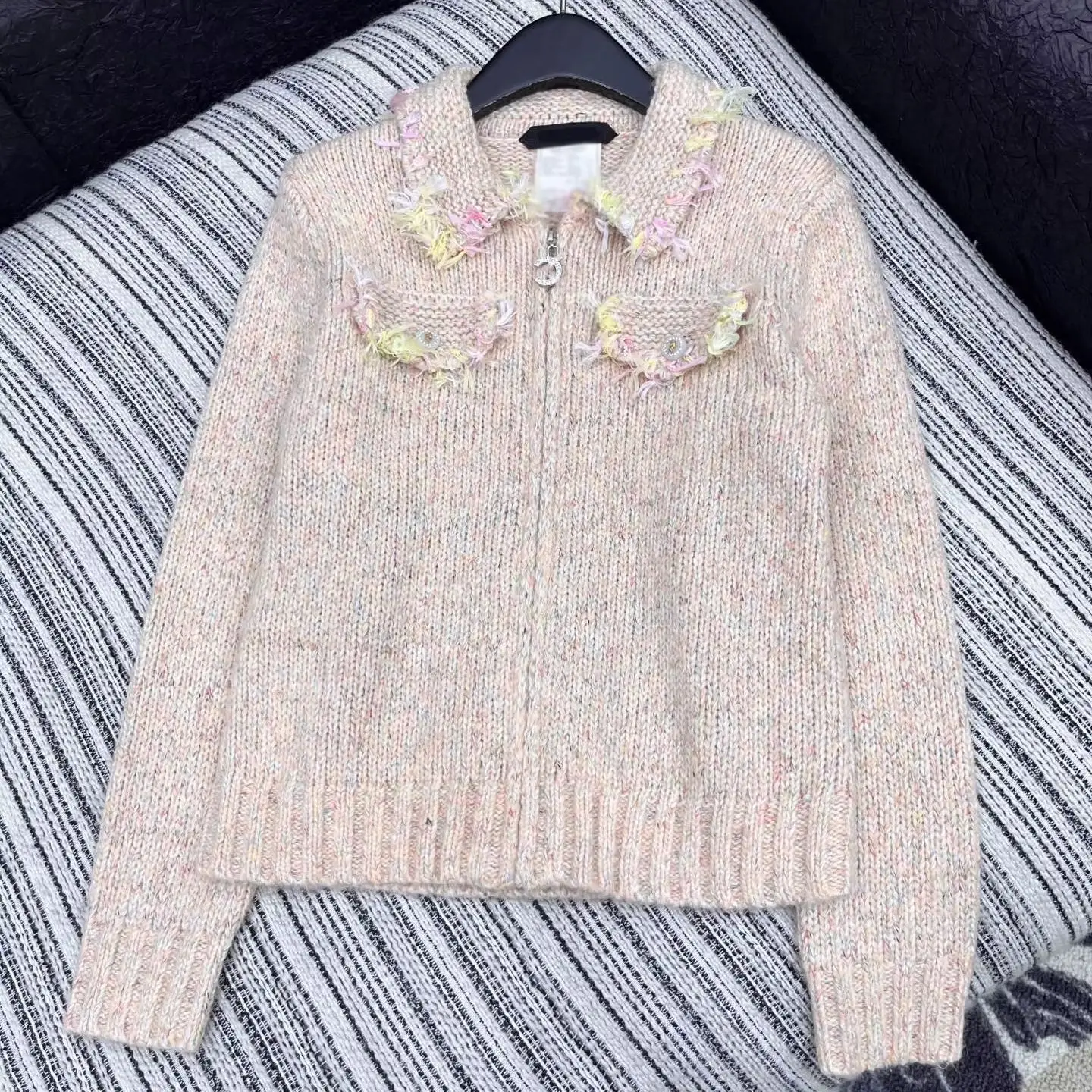 25 New Antique Zipper Laps Lace Cashmere Color Knitted Coat For Women
25 New Antique Zipper Laps Lace Cashmere Color Knitted Coat For Women