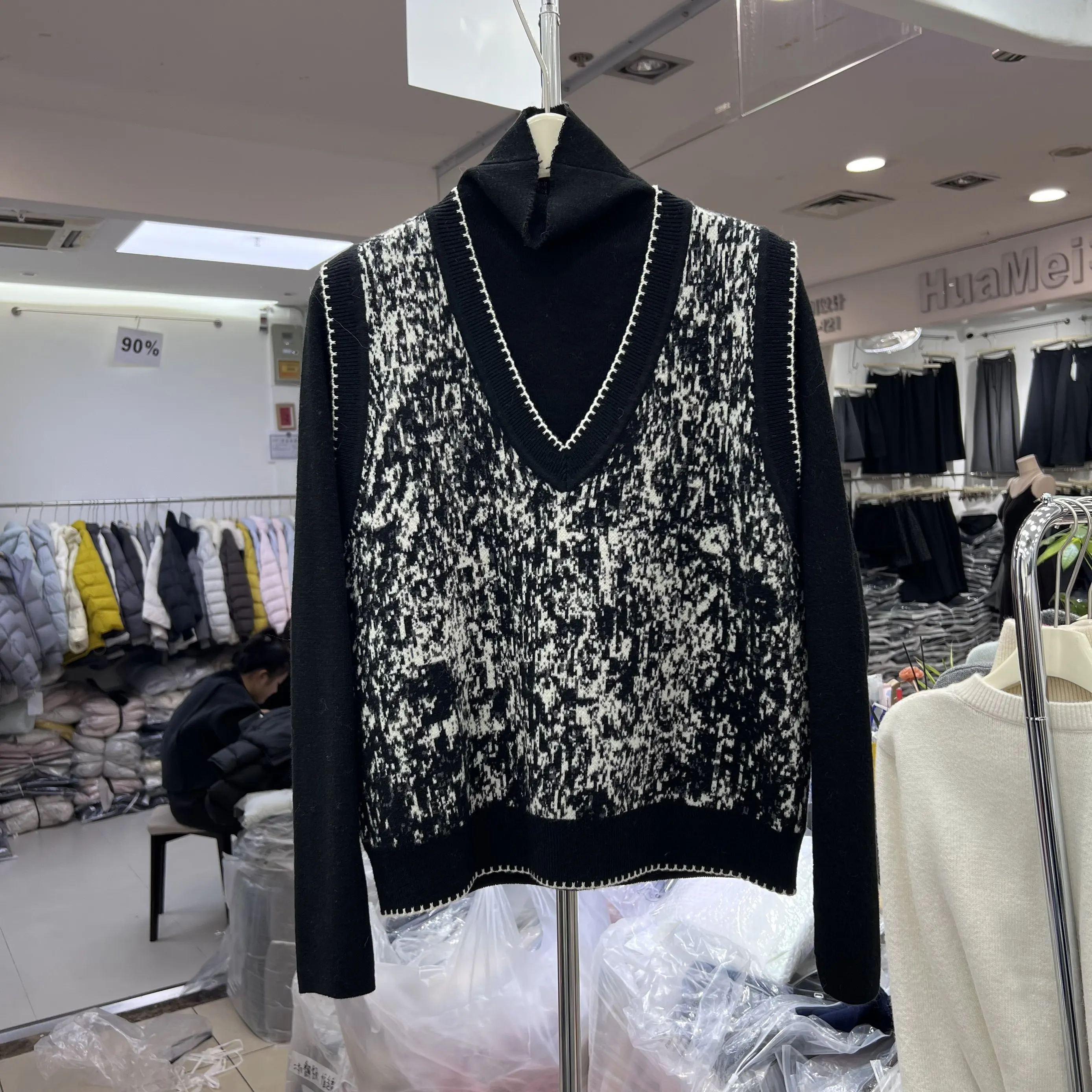 Retro V-Ne Knitted Vest Svel Long Sve Base irt Two-Piece Set Loose Fit Double-Rib Knitwear for Women Winter 2025
Retro V-Ne Knitted Vest Svel Long Sve Base irt Two-Piece Set Loose Fit Double-Rib Knitwear for Women Winter 2025