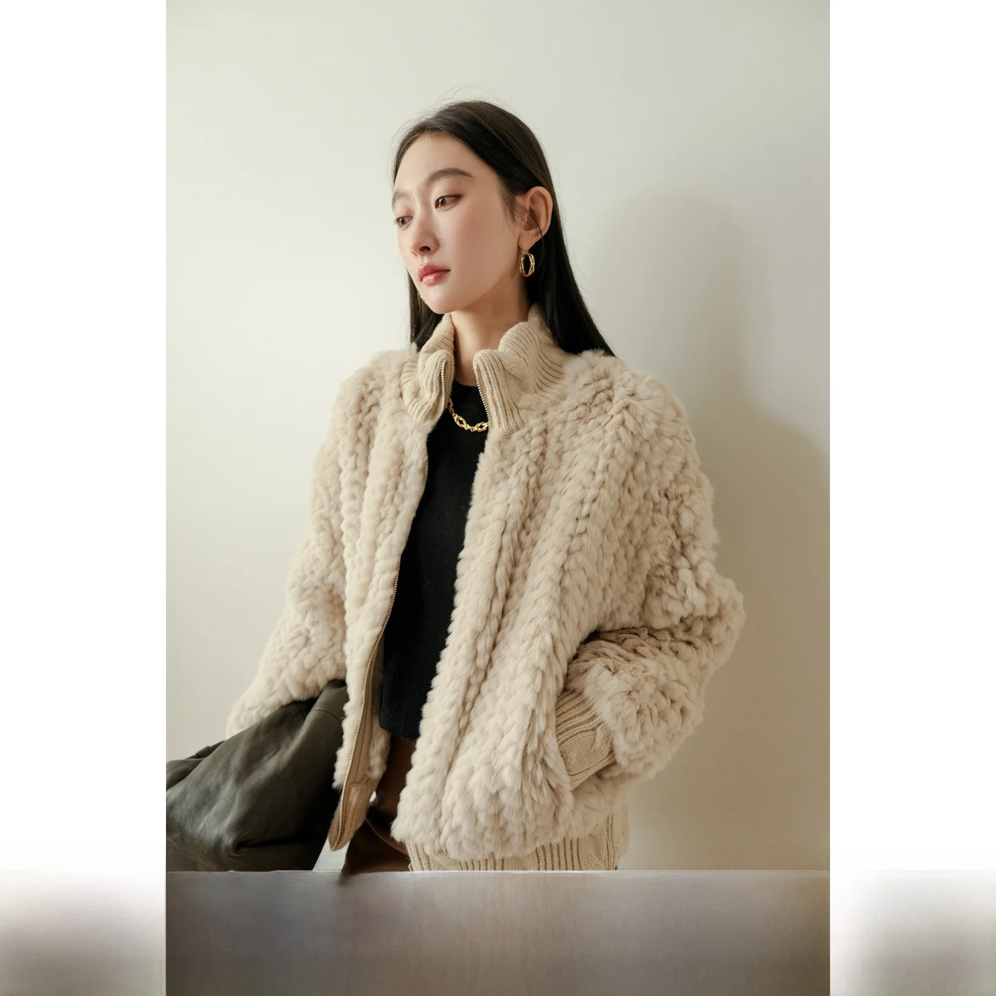 Short Fur Coat by NAGUAGU Crafted from Premium Rabbit Fur Ideal for Stylish Women Aesthetic And Comfortable Design
Short Fur Coat by NAGUAGU Crafted from Premium Rabbit Fur Ideal for Stylish Women Aesthetic And Comfortable Design