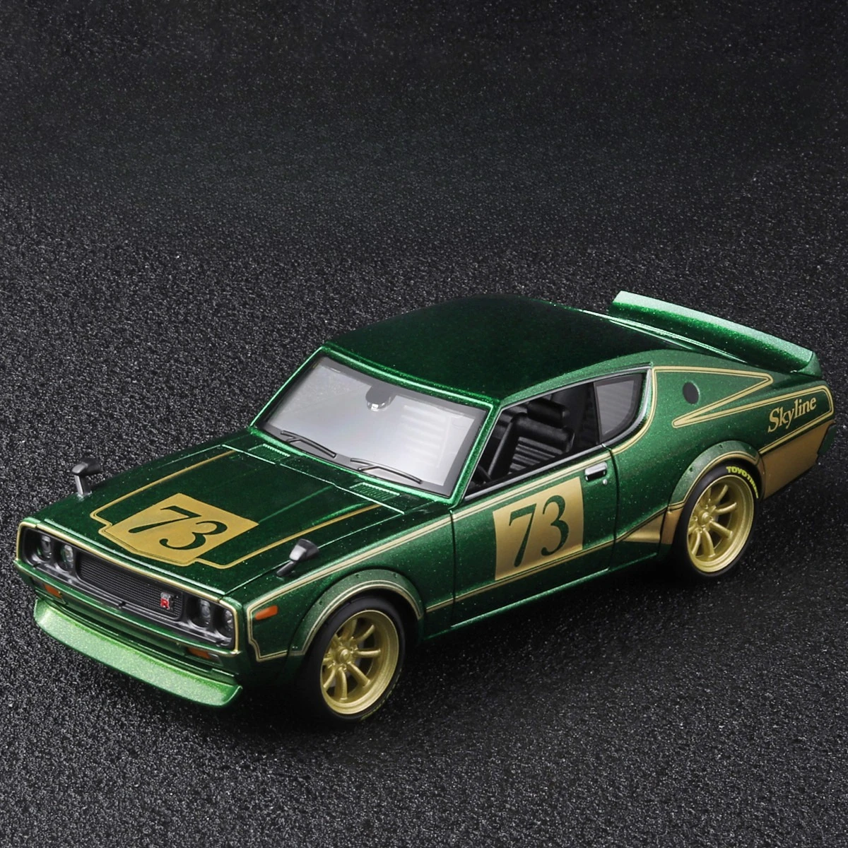 Maisto 1:24 1973 Skyline 2000GT-R модель автомобиля из сплава, декор для гостиной, коллекционные украшения, винный шкаф, витрина
Maisto 1:24 1973 Skyline 2000GT-R модель автомобиля из сплава, декор для гостиной, коллекционные украшения, винный шкаф, витрина