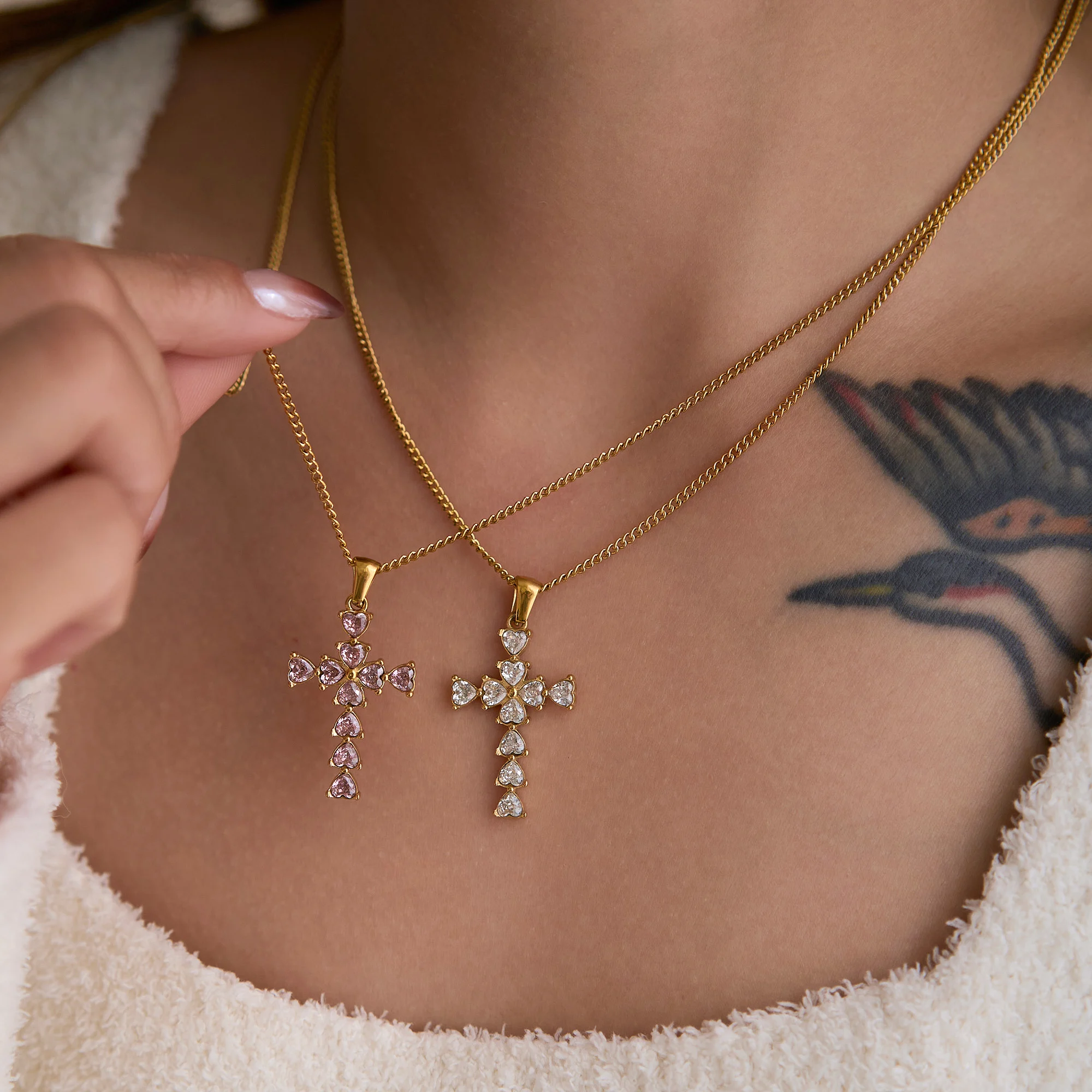 DASEIN Stainless Steel Vintage Cross Sweet Love Zircon Pendant Necklace 18k Gold Plated Tarnish Free Lucky Symbol Couple Jewelry
DASEIN Stainless Steel Vintage Cross Sweet Love Zircon Pendant Necklace 18k Gold Plated Tarnish Free Lucky Symbol Couple Jewelry