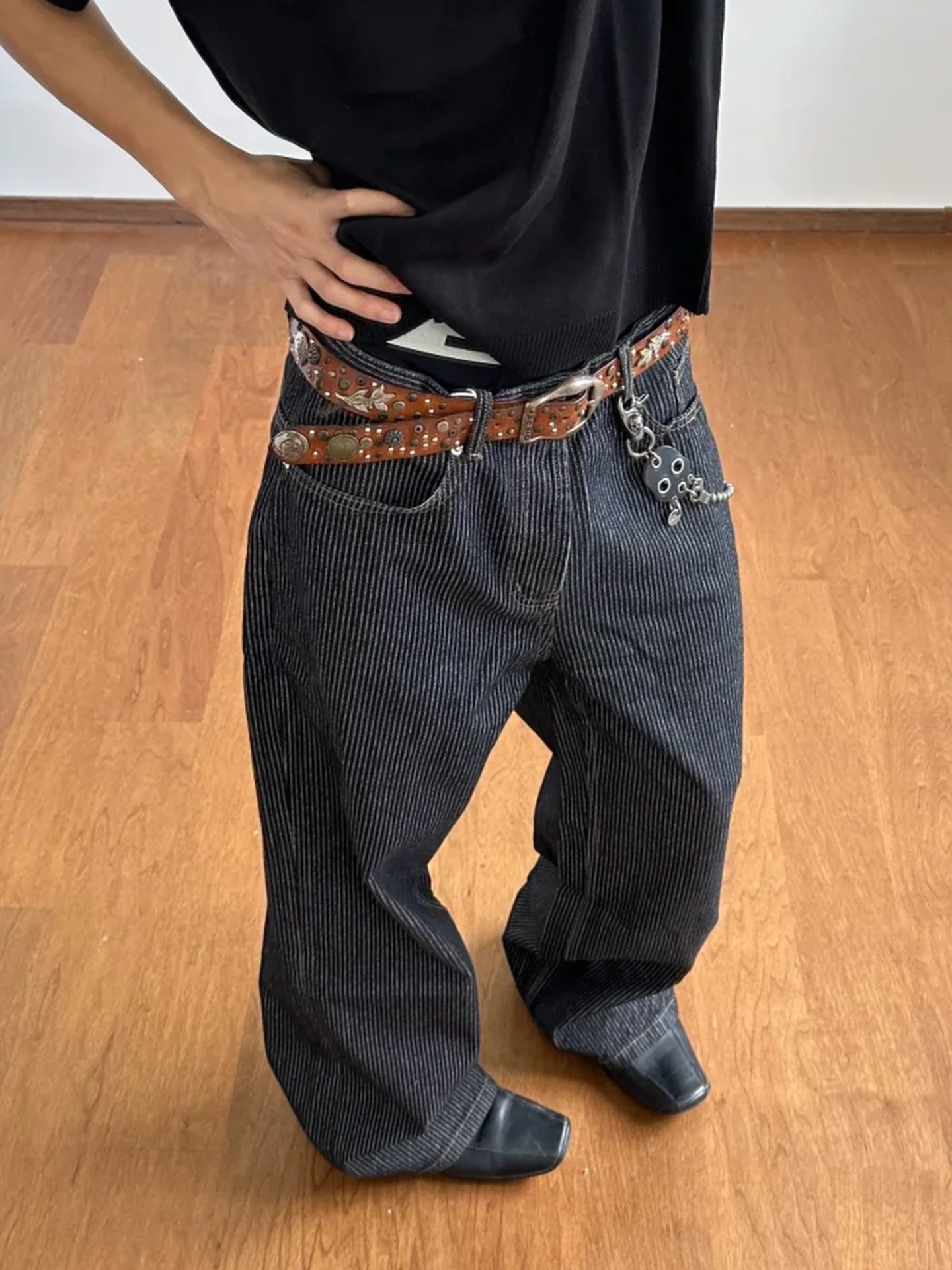 Bla Stripe Original Denim Flared Men's Jeans American Retro Loose Waed Wide Leg A-Line Versatile Long Trousers
Bla Stripe Original Denim Flared Men's Jeans American Retro Loose Waed Wide Leg A-Line Versatile Long Trousers