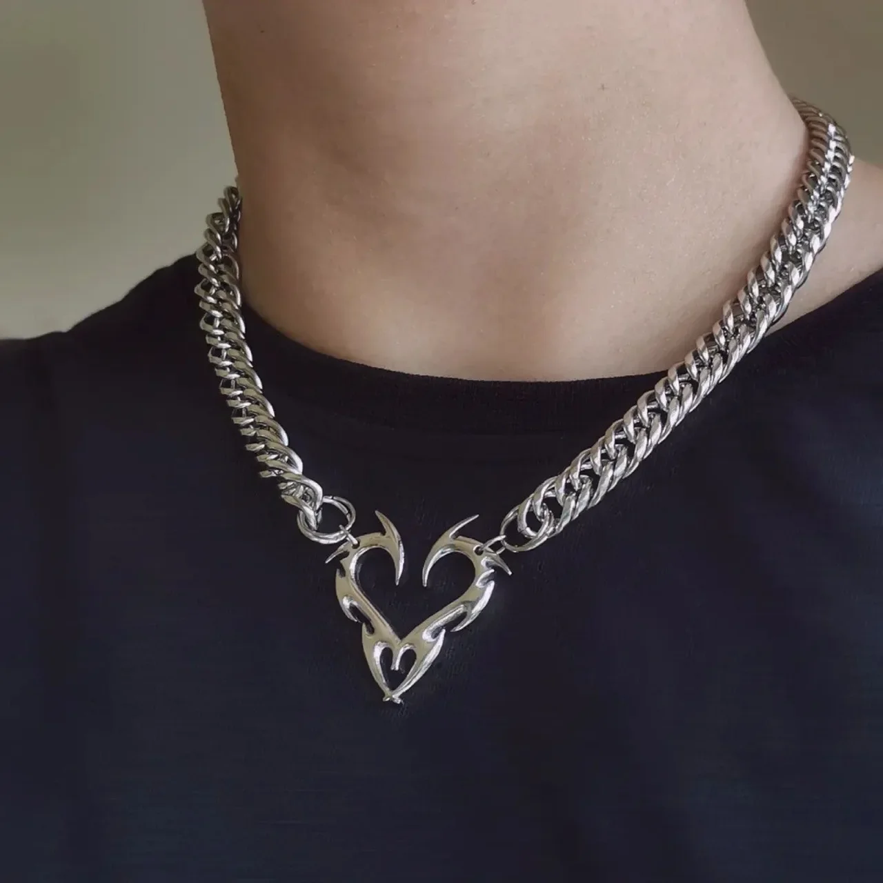 New Korean Fashion Punk Hollow Flame Love Pendant Necklace Men's Women's Simple Rock Pendant Necklace Cool Gift Jewelry
New Korean Fashion Punk Hollow Flame Love Pendant Necklace Men's Women's Simple Rock Pendant Necklace Cool Gift Jewelry