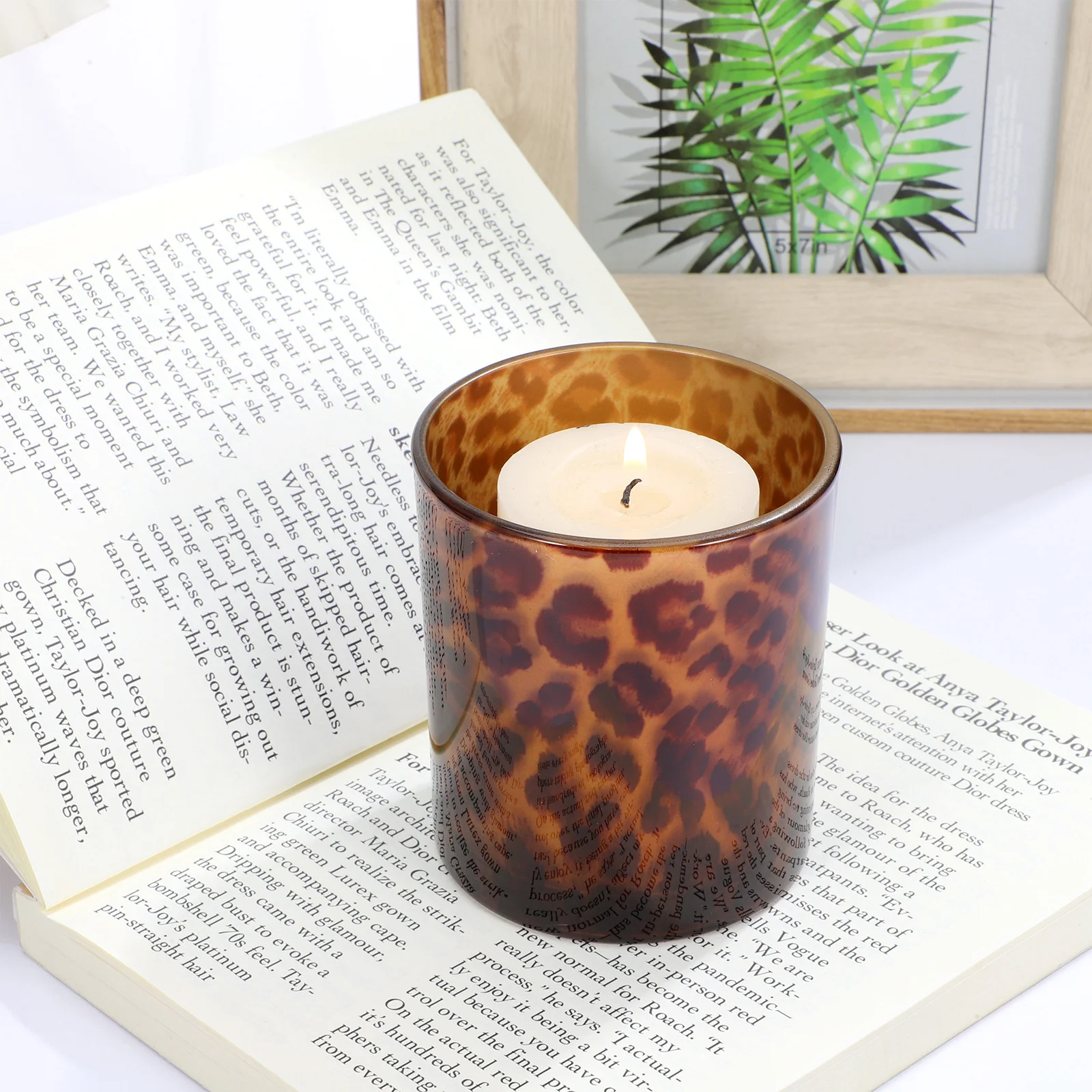 1Pcs Unique Leopard Design Glass Holder Artistic Tealight Cup for Living Room Bar Party Decor Holder
1Pcs Unique Leopard Design Glass Holder Artistic Tealight Cup for Living Room Bar Party Decor Holder