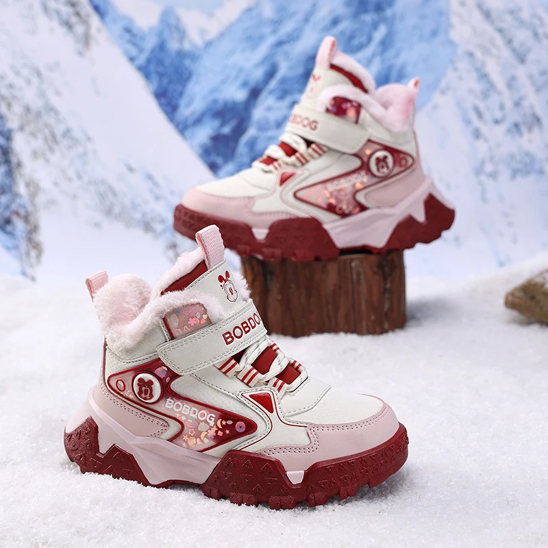 A pair of children's girls warm ankle trainers, cartoon logo decor, wear-resistant deep tread outdoor snow footwear YZ-L055
A pair of children's girls warm ankle trainers, cartoon logo decor, wear-resistant deep tread outdoor snow footwear YZ-L055