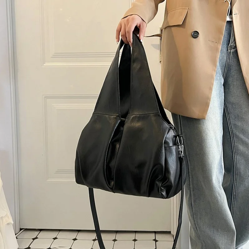 Luxury Leather Classic Designer Paris Fashion Tote Bag With Large Capacity For Elegant Women Commuter Use
Luxury Leather Classic Designer Paris Fashion Tote Bag With Large Capacity For Elegant Women Commuter Use