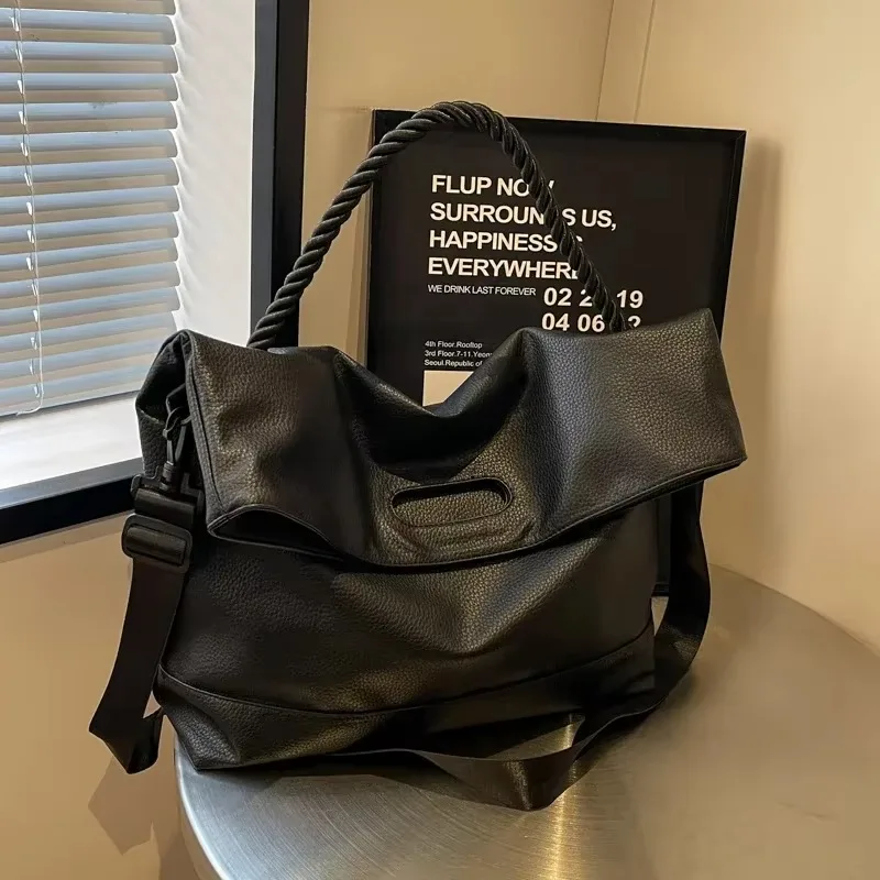 Flap Pocket Large Capacity Shoulder Bags 2025 High Quality Simplicity Bags for Women Sewing Thread Zipper Pu Women's Handbags
Flap Pocket Large Capacity Shoulder Bags 2025 High Quality Simplicity Bags for Women Sewing Thread Zipper Pu Women's Handbags