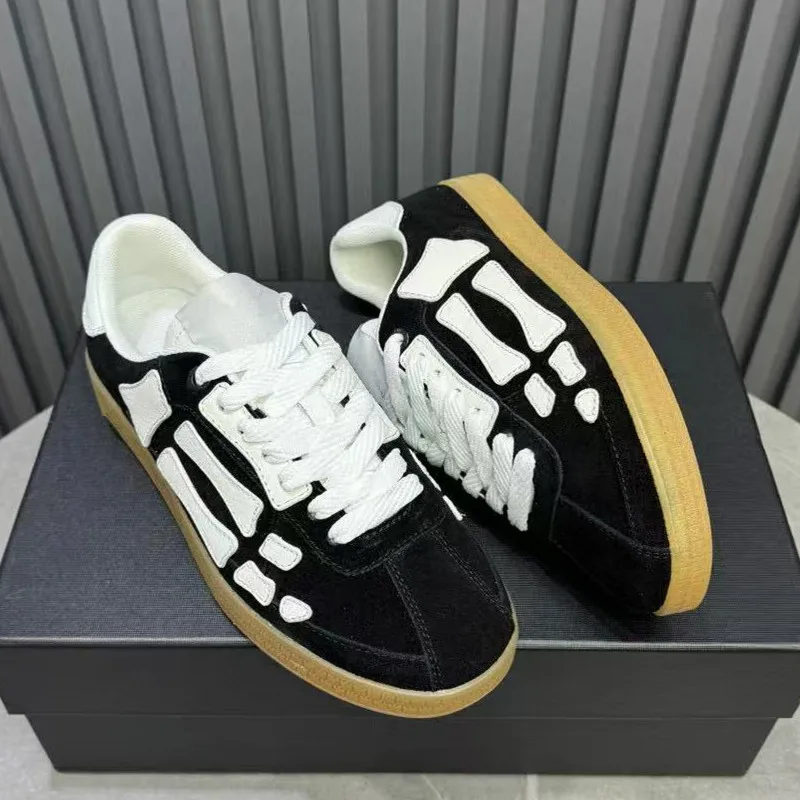 Retro bone shoes for women in spring 2025, leather lace up flat bottom casual sports, German training shoes, men's trend
Retro bone shoes for women in spring 2025, leather lace up flat bottom casual sports, German training shoes, men's trend