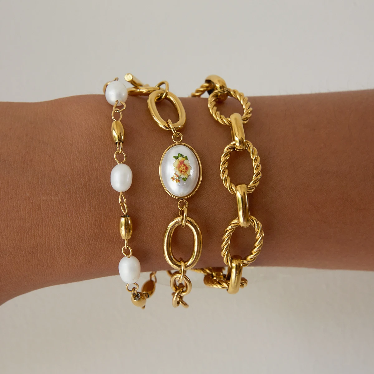 AIKOER Vintage Freshwater Pearl Print Pendant Bracelet 18K Gold Color Plated Stainless Steel Waterproof Chain Stackable Women's
AIKOER Vintage Freshwater Pearl Print Pendant Bracelet 18K Gold Color Plated Stainless Steel Waterproof Chain Stackable Women's