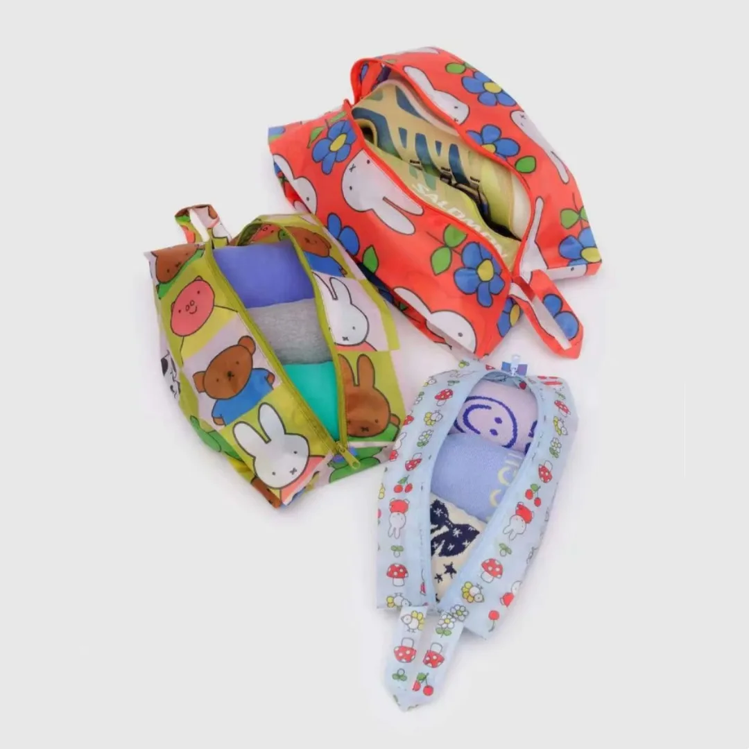 3Pcs Kawaii Miffy Rabbit Storage Bag Cartoon Printed Clothes Shoes Classification Organization Bag Portable Travel Sorting Bag
3Pcs Kawaii Miffy Rabbit Storage Bag Cartoon Printed Clothes Shoes Classification Organization Bag Portable Travel Sorting Bag