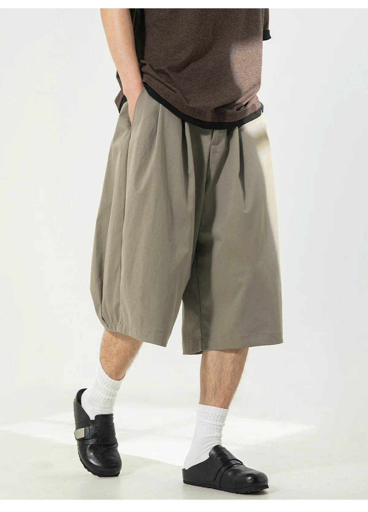 Pleated Design Loose-Fit Shorts Casual Trousers with Vintage Japanese-Style Texture Versatile Cropped Trousers
Pleated Design Loose-Fit Shorts Casual Trousers with Vintage Japanese-Style Texture Versatile Cropped Trousers
