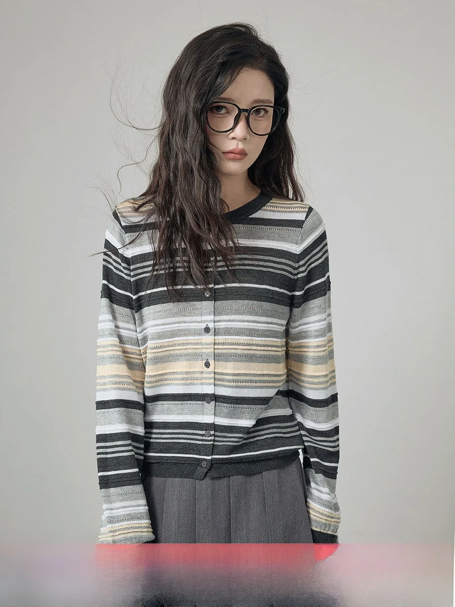 Spring 2026 Women's Knitted Stripe Hollow out Slim Fit Open Cardigan Top Color Block Design Fashionable Small Size Friendly
Spring 2026 Women's Knitted Stripe Hollow out Slim Fit Open Cardigan Top Color Block Design Fashionable Small Size Friendly