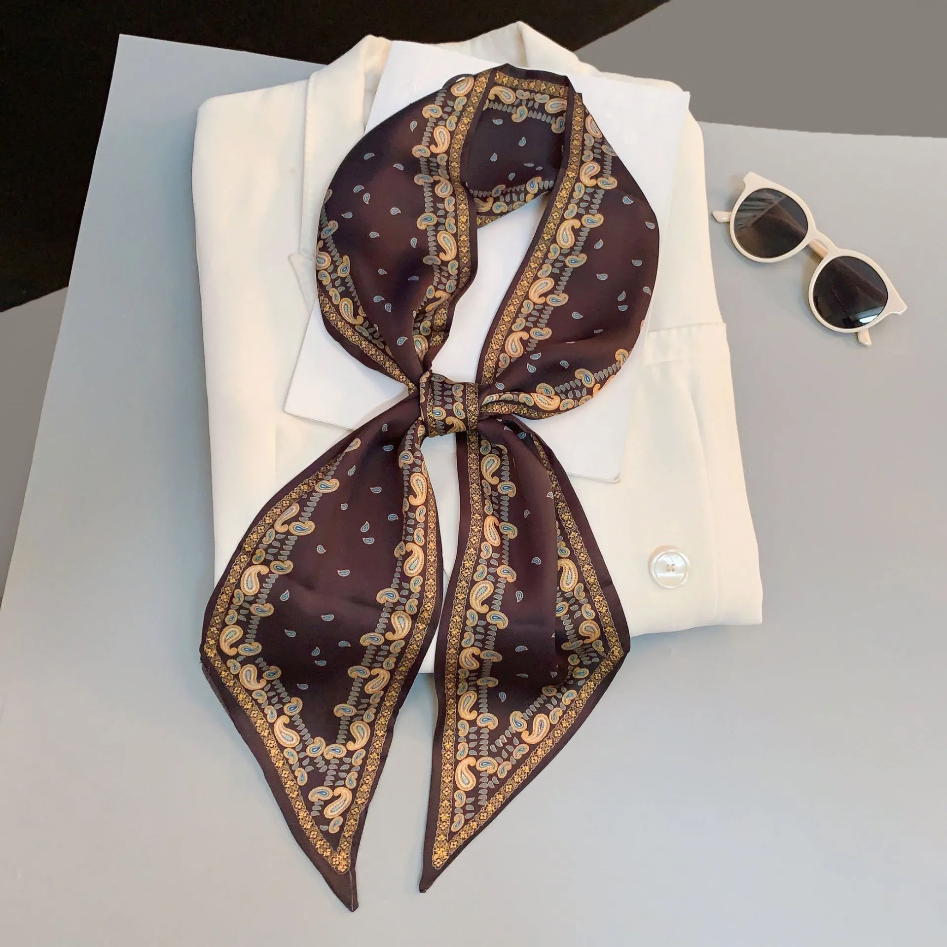 Paisley Print Skinny Scarf For Women Luxury HairBand Soft Stain Silk Ribbon Tie Neck Bag Scarf Fashion Wrist Belt Neckerchief
Paisley Print Skinny Scarf For Women Luxury HairBand Soft Stain Silk Ribbon Tie Neck Bag Scarf Fashion Wrist Belt Neckerchief