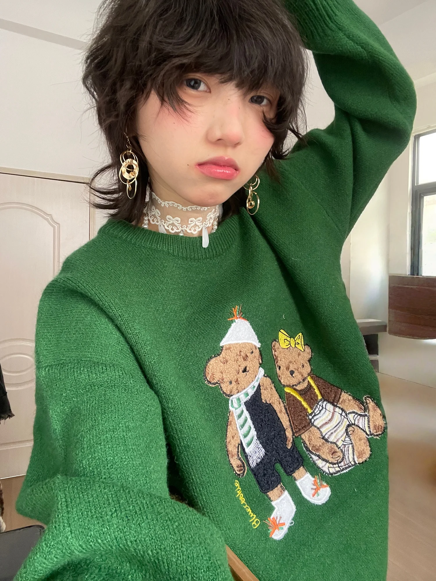 Мягкий уютный вязаный свитер с круглым вырезом для женщин, в стиле Lazy Sle, с вышивкой в виде медведя, в стиле College, с мультяшным медведем-декором.
Мягкий уютный вязаный свитер с круглым вырезом для женщин, в стиле Lazy Sle, с вышивкой в виде медведя, в стиле College, с мультяшным медведем-декором.