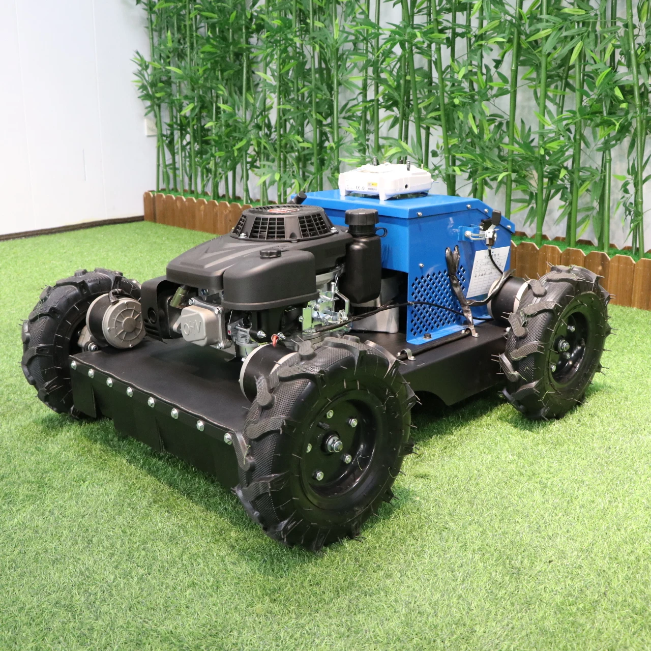 Customized cutting width of 550mm, fast cutting remote tracked lawn mower, 500m remote control distance lawn mower
Customized cutting width of 550mm, fast cutting remote tracked lawn mower, 500m remote control distance lawn mower
