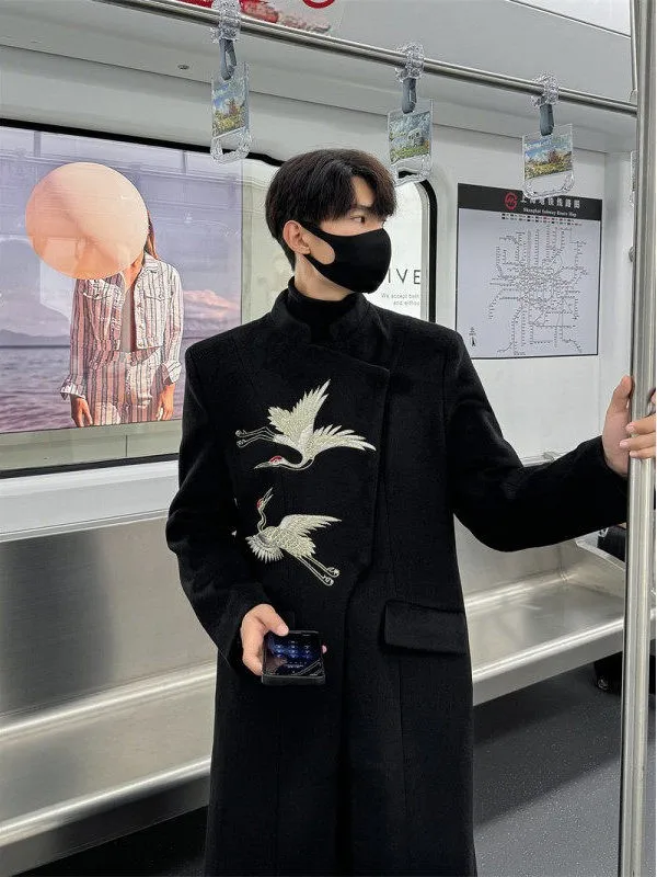 Новая китайская мужская ветровка средней длины с вышивкой журавля, шерстяное пальто с эффектом легкости, черное, дизайнерская модель
Новая китайская мужская ветровка средней длины с вышивкой журавля, шерстяное пальто с эффектом легкости, черное, дизайнерская модель