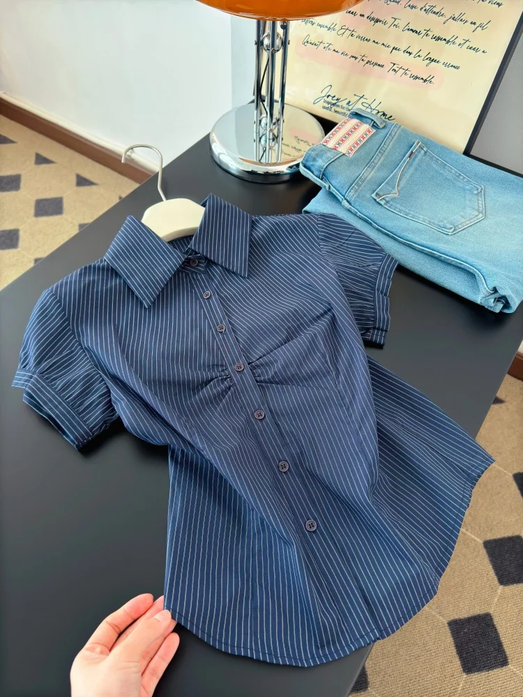 Elegant Collar Short Sleeve Shirt Women's Fashion Slim Fit Pleated Striped Top Outerwear Summer New Style Waist Cinching
Elegant Collar Short Sleeve Shirt Women's Fashion Slim Fit Pleated Striped Top Outerwear Summer New Style Waist Cinching